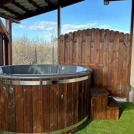 Caloroczny Domek Nad Jeziorem - Balia Z Jacuzzi Balewo  Exterior photo